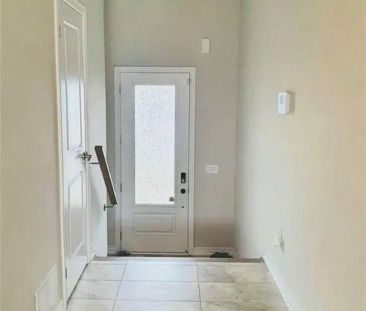 Condo Townhouse For Lease | N9261620 - Photo 2