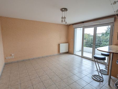 Location Appartement 2 pièces 52m² RILLIEUX LA PAPE 69140 - Photo 2