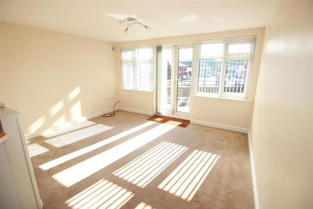 2 bedroom flat to rent - Photo 2