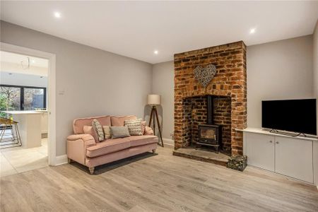 4 bedroom semi-detached house to rent - Photo 2