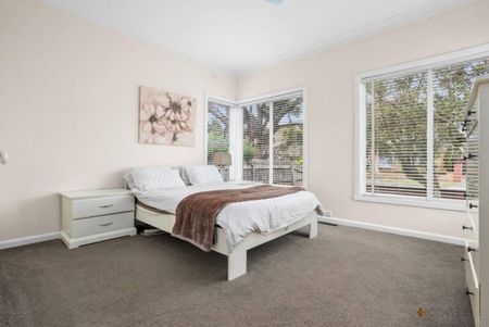 FAMILY HOME IN THE HEART OF ASPENDALE - Photo 2