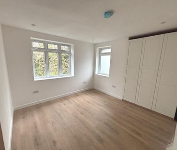 3 bedroom flat to rent - Photo 2