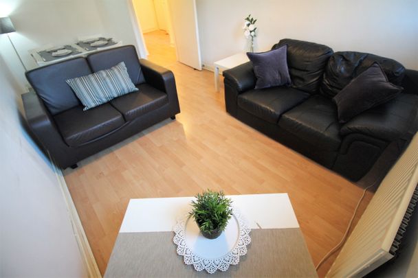 Flat 2, 22 Kelso Road, LS2 9PR, Leeds - Photo 1