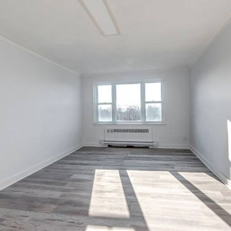 5830 Côte Saint Luc Road - Beautiful 2-Bedroom Apartment for Rent - Photo 5