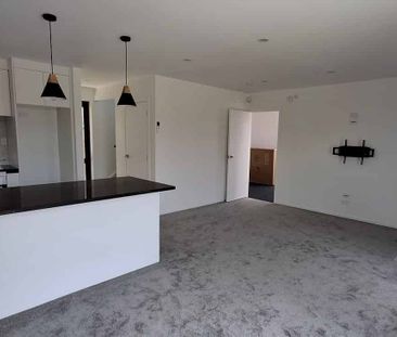 Modern Near-New 3 Bedroom Home - Photo 2