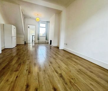 Terraced House to rent - Factory Road, Gravesend, DA11 - Photo 5