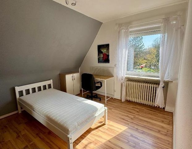 Möbliertes Zimmer für mind. 3 Monate: Azubinen u. Studentinnen 5´er WG im Einfamilienhaus - Foto 1