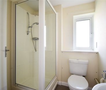 A newly refurbished 5 bedroom detached house situated in the desira... - Photo 4