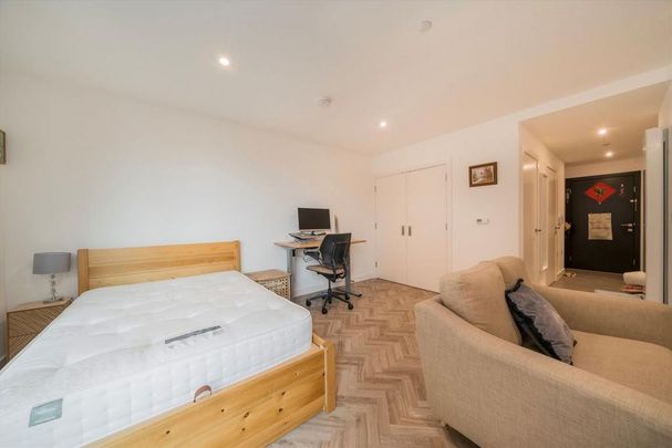 Studio to rent - Photo 1