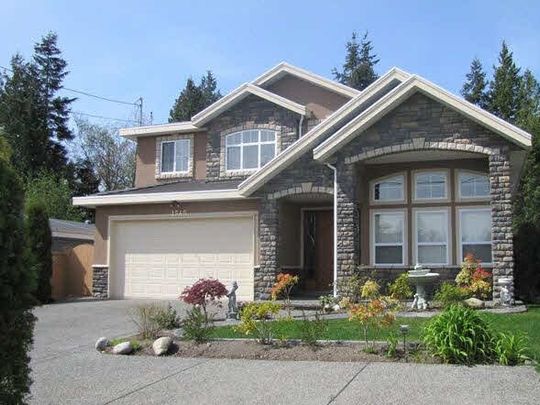 Ground level 2 bedrooms in White Rock - Photo 1