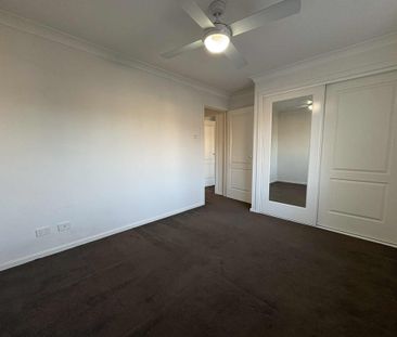 Stylish 3-Bedroom Townhouse in Prime Birmingham Gardens Location - Photo 5