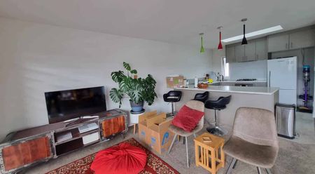 NEW LYNN - WELL PRESENTED TOWNHOUSE - Photo 3