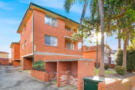 Spacious Two Bedroom Apartment In The Heart Of Lakemba - Photo 3