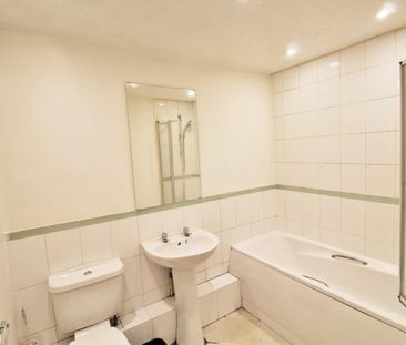 2 bedroom Flat To Let - Photo 6