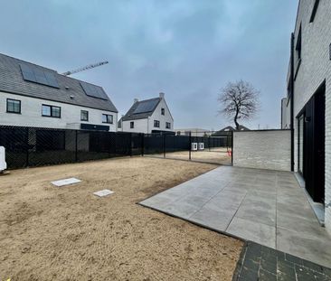 NIEUWBOUWWONING MET 3 SLAAPKAMERS, TUIN EN CARPORT - Photo 1