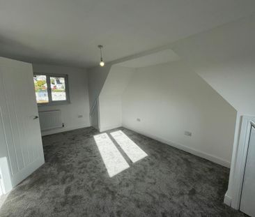 4 bedroom semi-detached house to rent - Photo 6