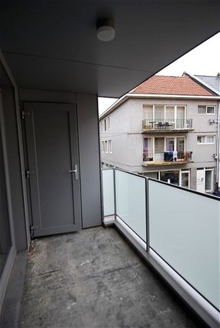 Prachtig appartement met 2 slaapkamers, gelegen in het centrum van Maaseik. - Photo 2