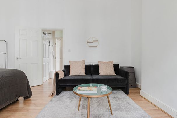 Mornington Crescent - Photo 1