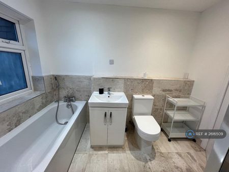 Studio to rent - Photo 5