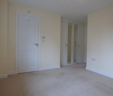 3 bedroom end of terrace house to rent - Photo 5