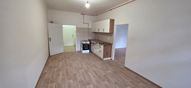 Pronájem bytu 1+1 49 m² - Photo 1