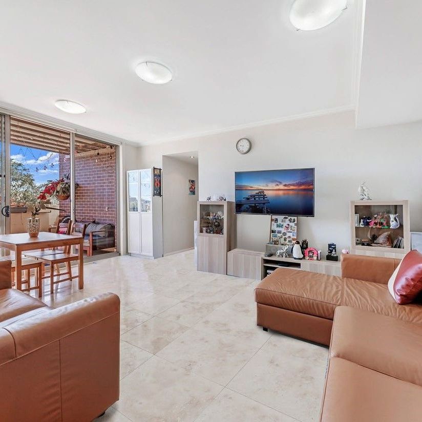 Light-Filled Interiors with Private Alfresco Balcony - Photo 1