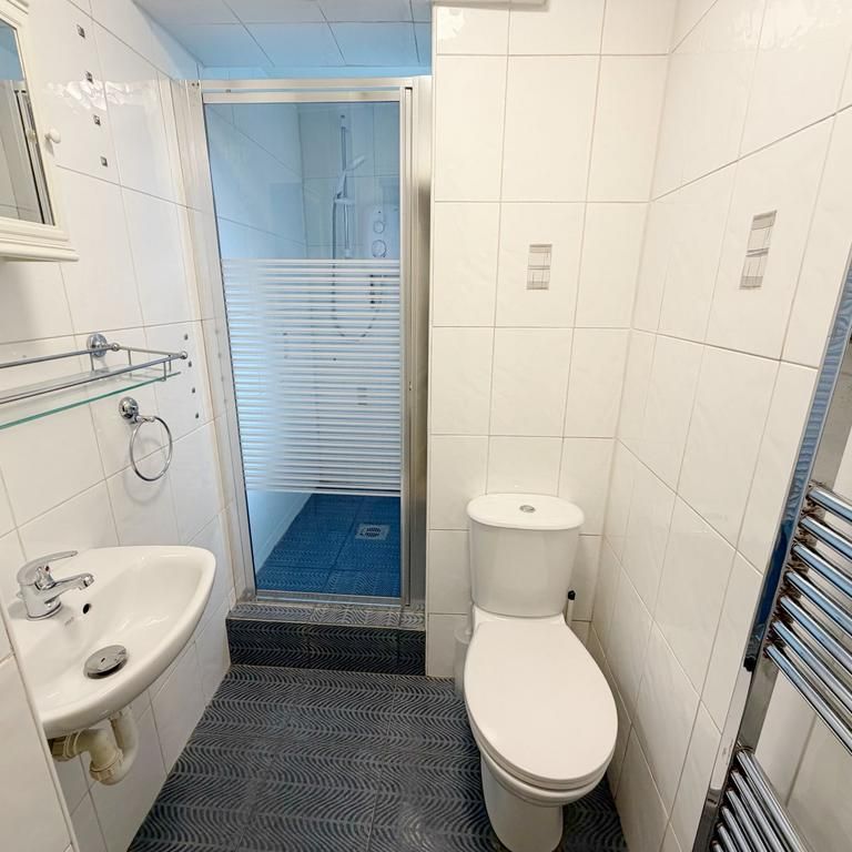 5 bedroom property to rent - Photo 1