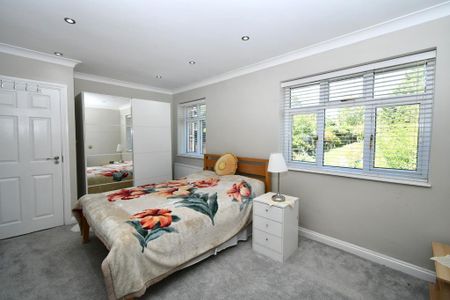 5 bedroom semi-detached house to rent - Photo 5