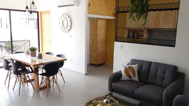 Townhouse amueblado, dentro de privada en Col. Montebello. - Photo 1