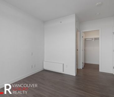 Condo in Surrey, BC - Photo 2