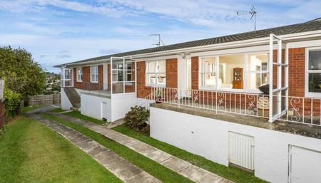 MILFORD 2 BEDROOM CUTIE WITH VIEWS - Photo 4