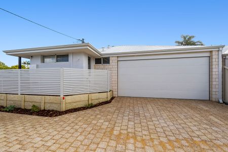 Coastal Charm&colon; Immaculate 3-Bedroom Home Just Steps from the Beach - Photo 2