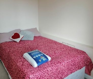 Room in a Shared Flat, Badric Court, SW11 - Photo 6