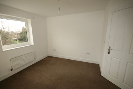 Suffolk Drive, Gloucester, with dedicated parking - Photo 2