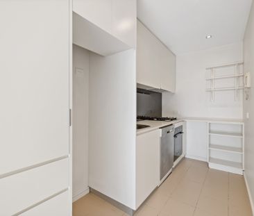 Modern One Bedroom Apartment with Leafy Outlook! - Photo 1