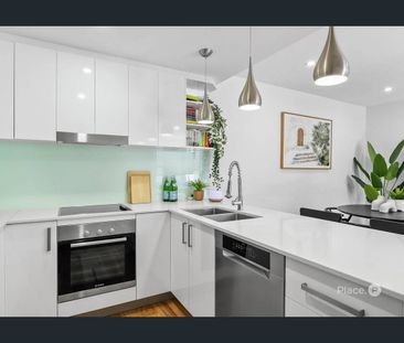 Townhouse Living in The Heart Of Coorparoo - Photo 4