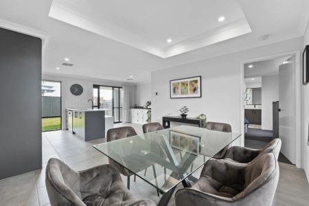 Modern comfort & space in Baldivis Parks Estate. - Photo 3