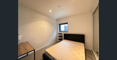 Modern two bedroom apartment in the heart of CBD - Photo 3