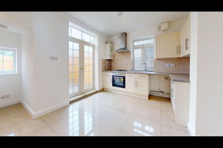 2 Bed Flat, Portland Road, SE25 - Photo 4