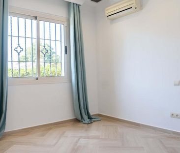 4 bedroom luxury House for rent in Estepona, Spain - Photo 4