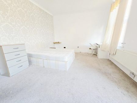 5 bedroom terraced house to rent - Photo 2