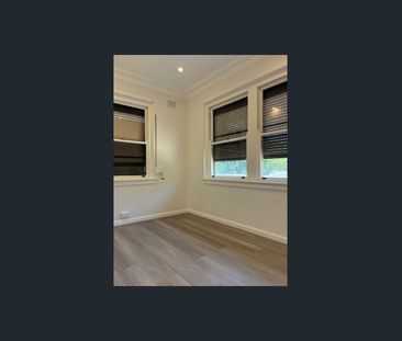 SPACIOUS 4 BEDROOM FAMILY HOME IN CONVENIENT LOCATION - Photo 2