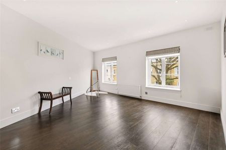 A contemporary, decorated three bedroom family home situated on Knowsley Road - Photo 4