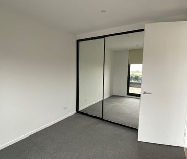 Modern Living in the Heart of Malvern East - Photo 2