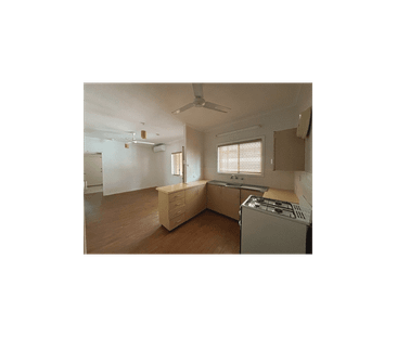 Fully Fenced Brick Home - Photo 4