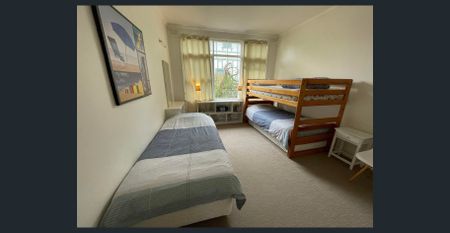 Old Point Lonsdale Awaits; FULLY FURNISHED, AVAIL. UNTIL MID-DECEMBER - Photo 4