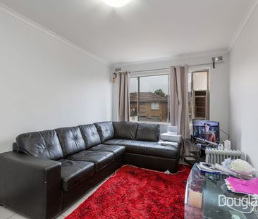 Close to Everything - Photo 2