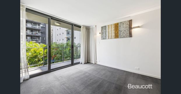 Inner city living in resort like secure building - Photo 1