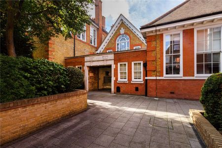 Large one bedroom apartment within this converted traditional red brick Edwardian school. - Photo 4