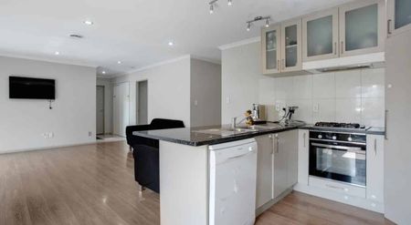 Flat Bush, 4 bedrooms - Photo 2